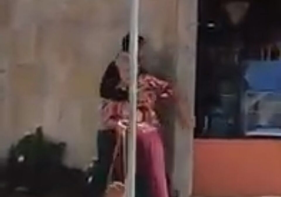 Vídeo: Homem faz idosa refém e é morto pela PM