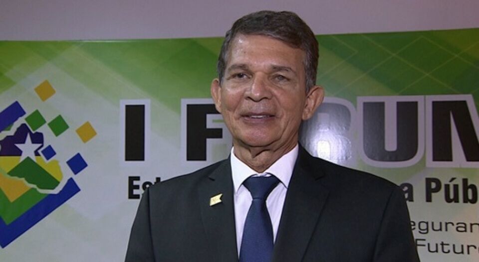 MINISTRO DA DEFESA: as cadeias viraram "escritório do crime"