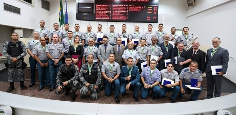 Assembleia realiza solenidade em prol da banda da Polícia Militar