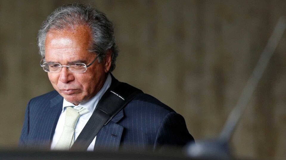 Paulo Guedes erra local e esquece convite da diplomação de Bolsonaro