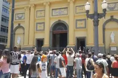Homem invade missa, mata 4 e se suicida em Campinas
