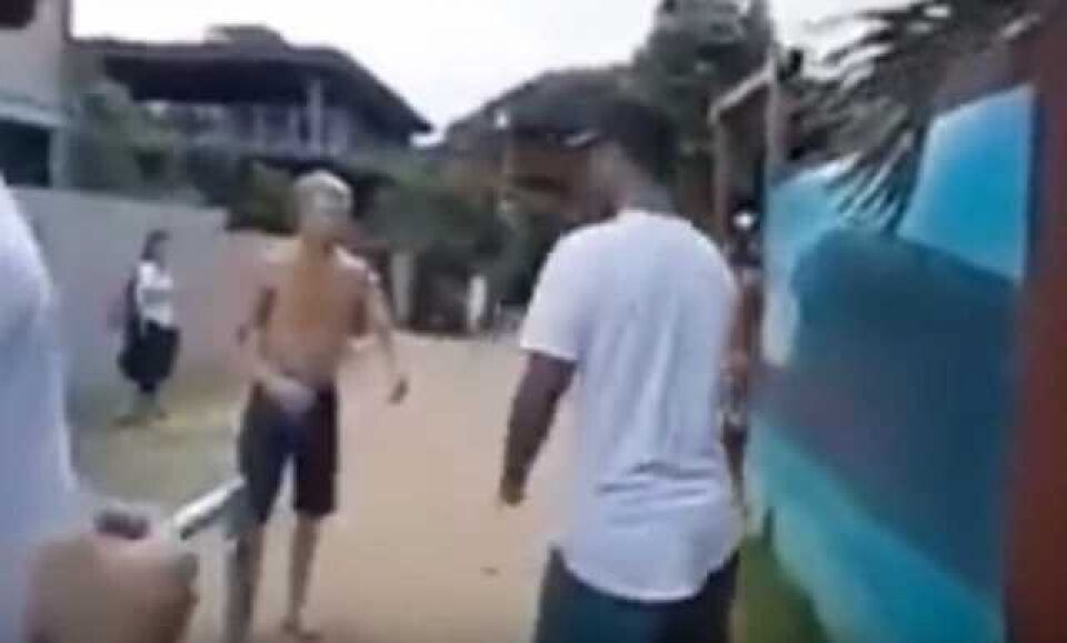 Vídeo: Surfista havaiano troca socos com brasileiro e é suspenso