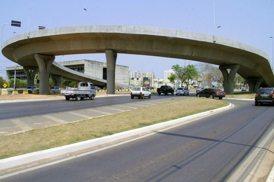 O ex-namorado dela divulgou vídeos íntimos do casal em grupos de WhatsApp, o que a deixou desesperada