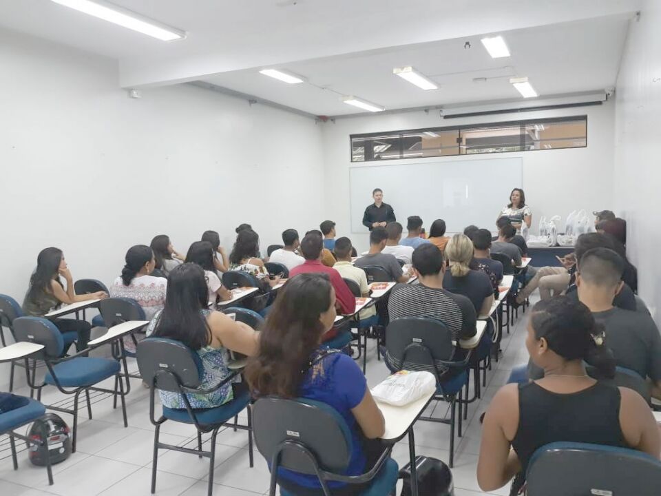 Prefeitura qualifica mais 40 jovens no curso de informática