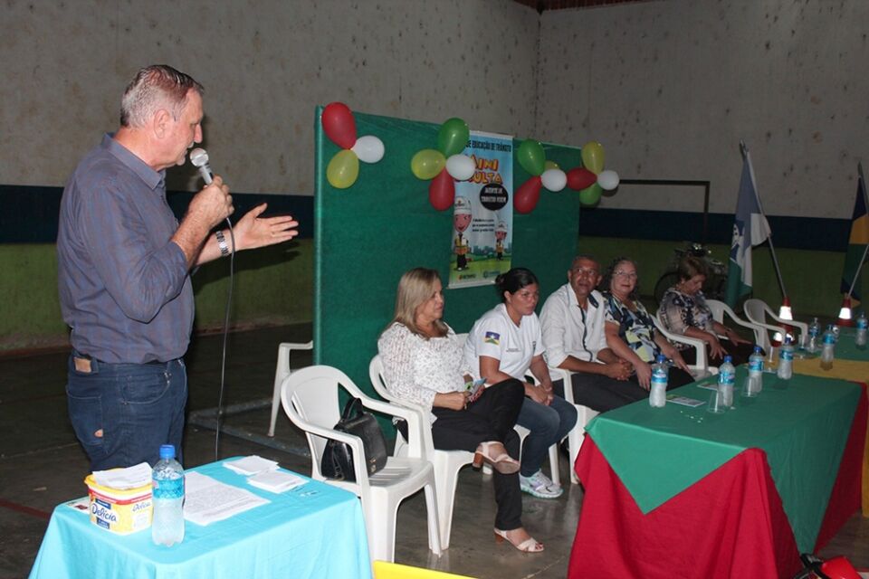 Follador prestigia entrega de certificados a agentes de trânsito mirins em Ariquemes