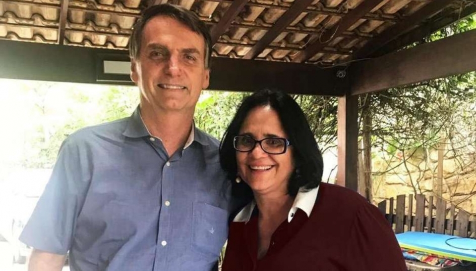 Bolsonaro defende ministra que foi alvo de piadas após relato sobre Jesus
