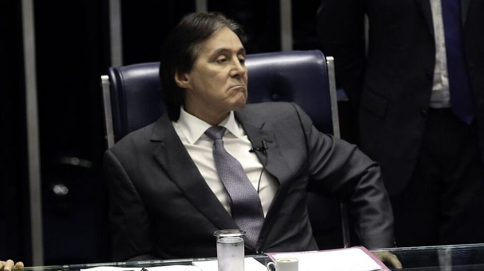 Eunício barra proposta de voto aberto para presidência do Senado