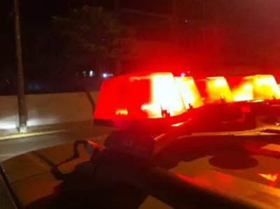 Ônibus são incendiados em garagem no bairro Mariana
