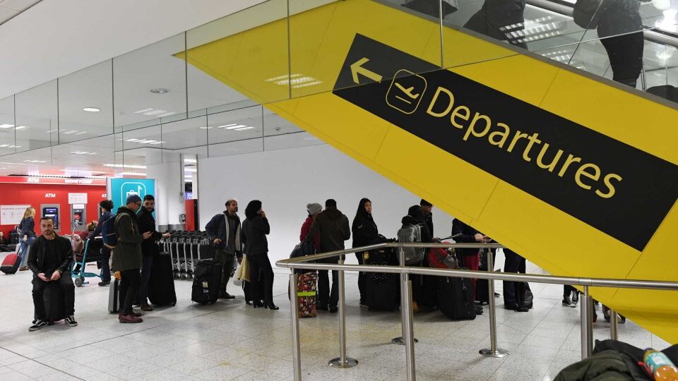 Aeroporto Gatwick anuncia reabertura após "deteção confirmada de drone"