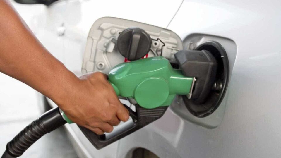 Véspera de Natal traz descida dos preços dos combustíveis