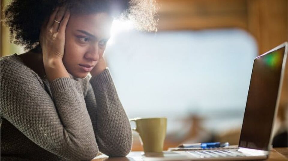 Dos pés à cabeça, os problemas de saúde que a tecnologia pode causar