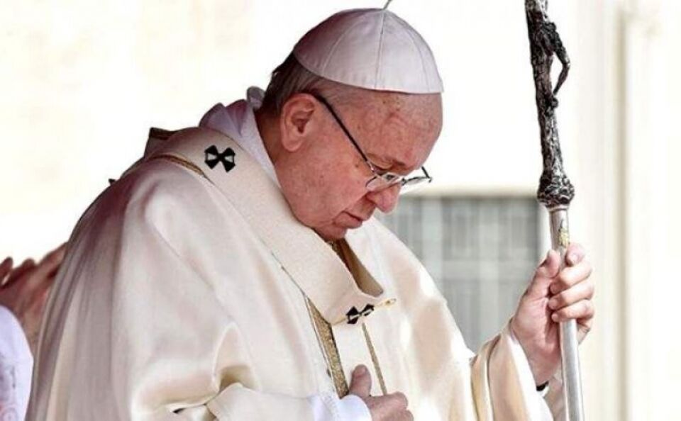Papa pede que padre abusador se entregue