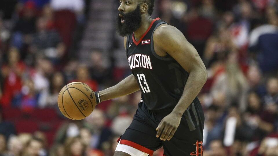 Rockets bate o Spurs e assume a liderança de divisão na NBA