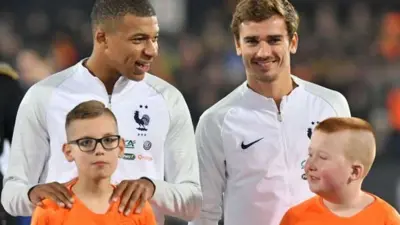 Mbappé desbanca Griezmann e é eleito melhor jogador francês por revista