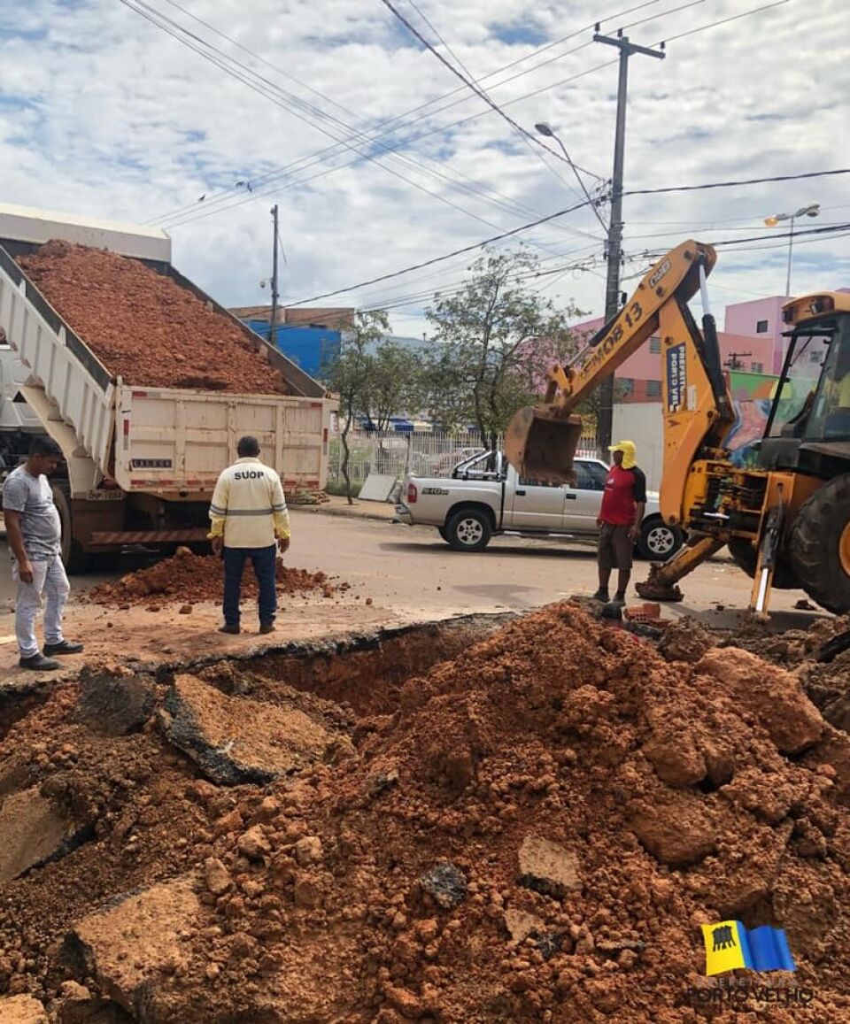 Semisb substitui tubulação da rua Brasília