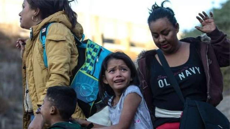 Caravana de migrantes: menino de 8 anos morre no Natal sob custódia dos EUA por cruzar a fronteira