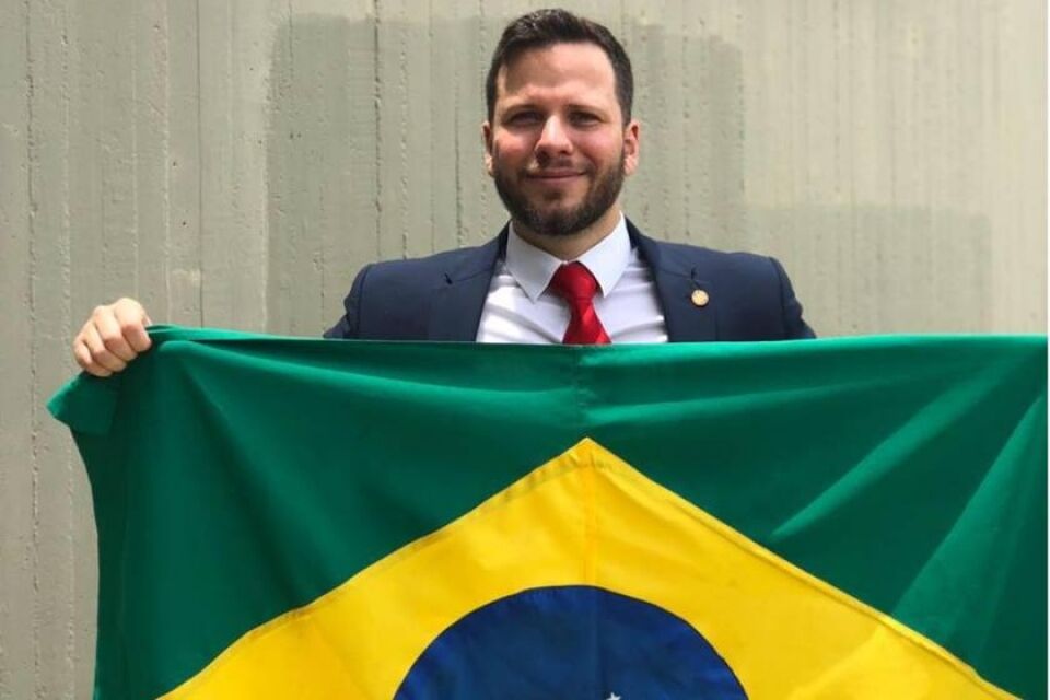 “Faria tudo mil vezes e repito, eu tenho vergonha do STF”, diz advogado que recebeu ordem de prisão de Lewandowski em entrevista ao MBL News