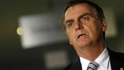 Bolsonaro diz que vai garantir posse de arma através de decreto