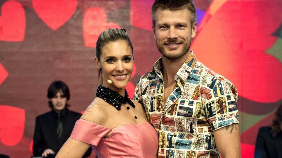 Fê Lima faz faxina com Hilbert: 'Até na fossa nosso amor é gostoso'