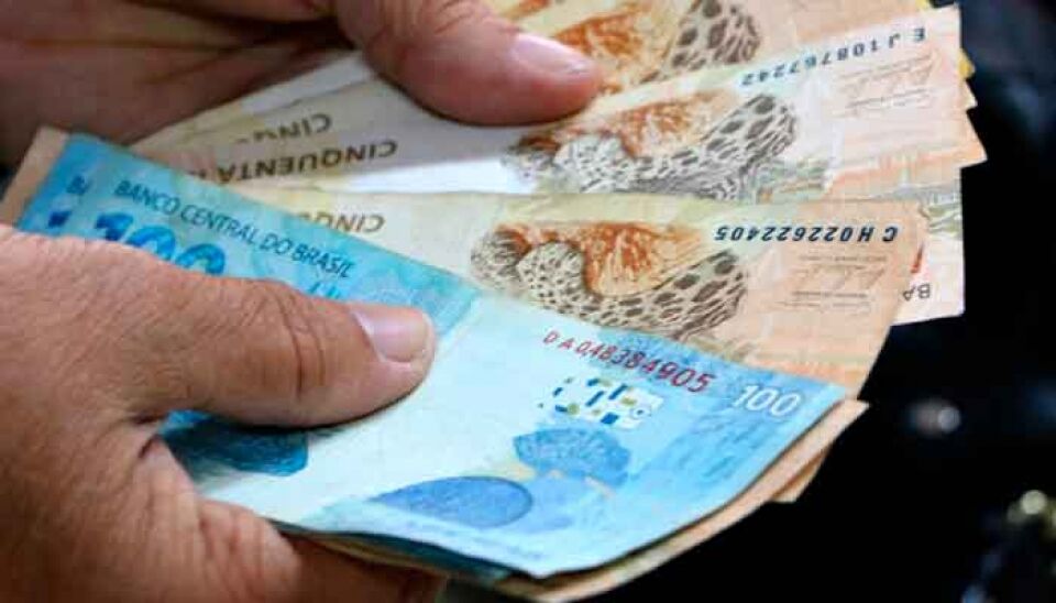 TCE acolhe representação do MPC, determina à ALE que não pague 14º e 15º salários a deputados e, caso tenha pago, que proceda devolução