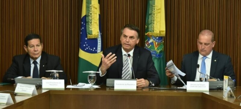 Reunião ministerial cria regra para nomear no 2º e 3º escalões, decide rever conselhos e vender imóveis