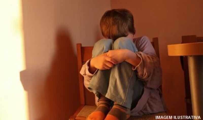 Pai flagra motorista tentando estuprar filho de 12 anos dentro de ônibus