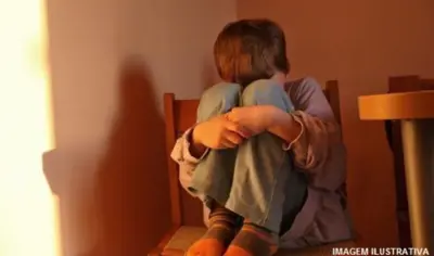 Pai flagra motorista tentando estuprar filho de 12 anos dentro de ônibus