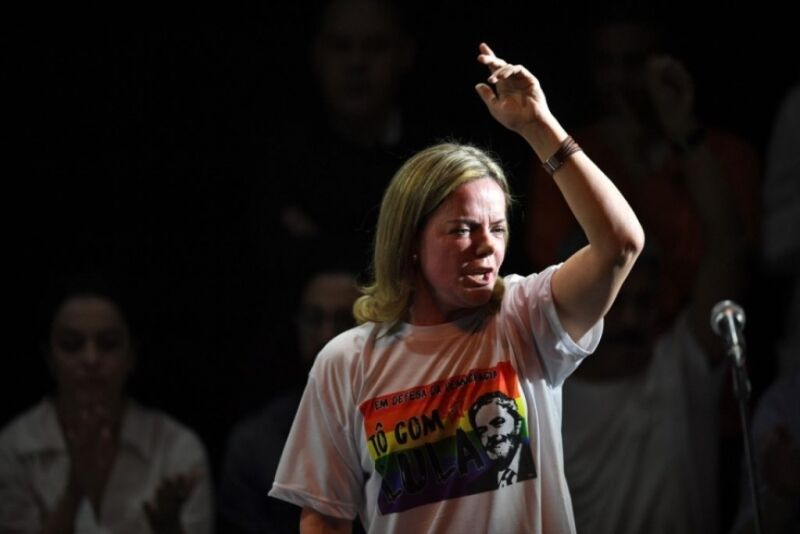 Contra Bolsonaro, PT prepara projeto contra lei sancionada por Dilma