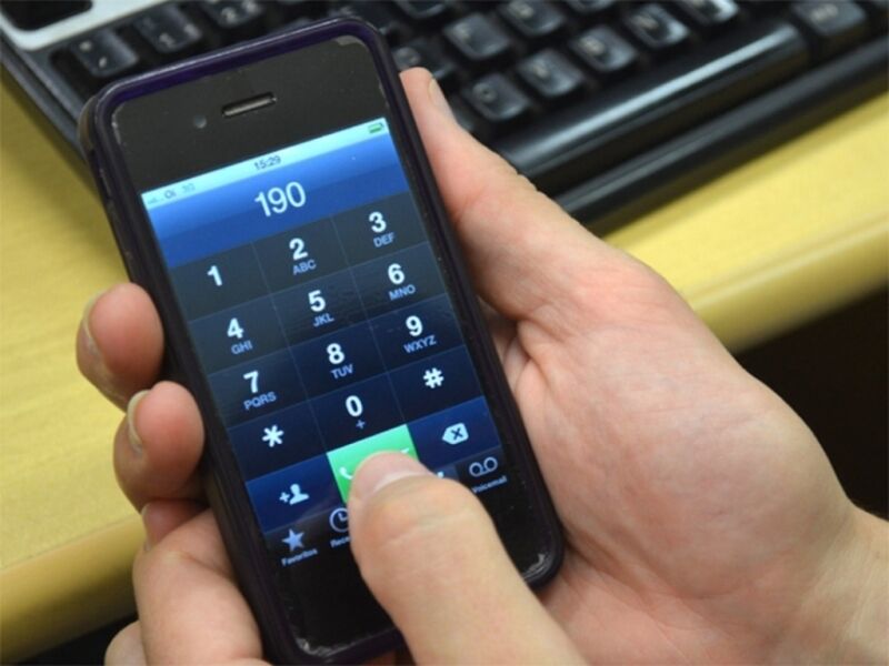 Criança liga para PM e ajuda a salvar mãe esfaqueada pelo padrasto em RO