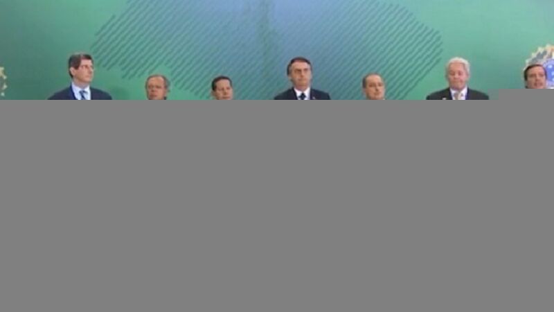 Caixa foi vítima de 'assaltos', diz Guedes na posse de presidentes de bancos públicos