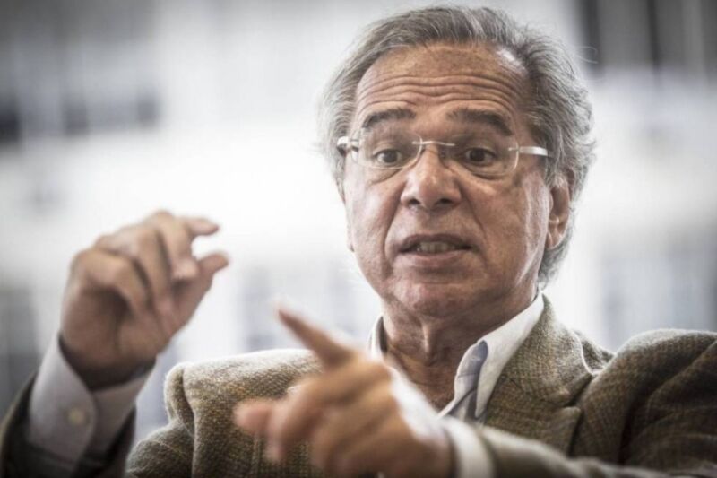 Paulo Guedes fala em gastar melhor a verba da Caixa ao invés de patrocinar times de futebol