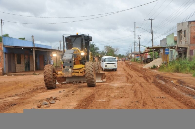 Prefeitura faz recapeamento da rua Petrolina na Zona Leste