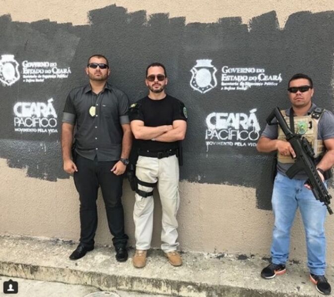 Polícia obriga bandidos a pintar muro onde haviam pichado ameaças no Ceará