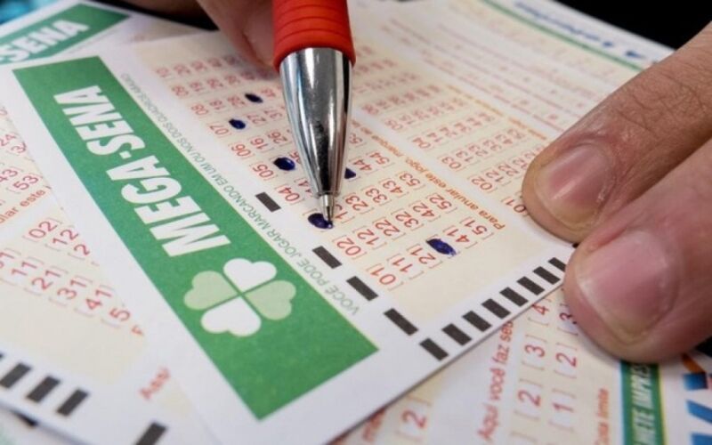 Mega-Sena acumula e pode pagar R$ 12 milhões no sábado