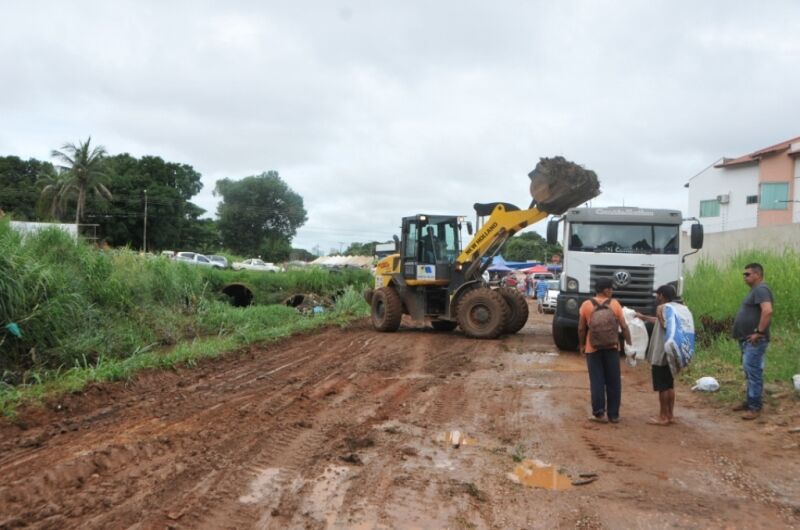 Semisb retira sedimentos do Canal dos Tanques