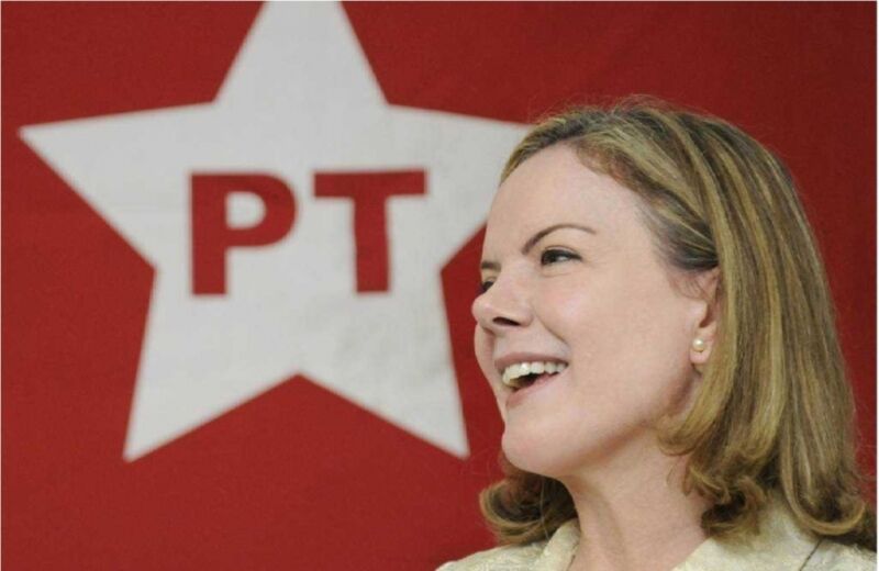 Gleisi Hoffmann prestigia posse de Maduro, acusado de crimes contra a humanidade