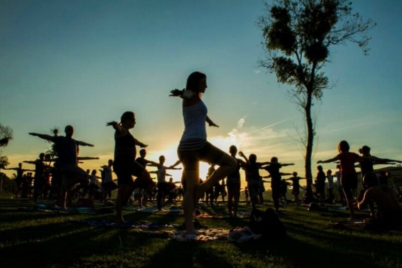 Agenda cultural traz festa flash back, aulão de yoga e tributos a bandas de rock em RO