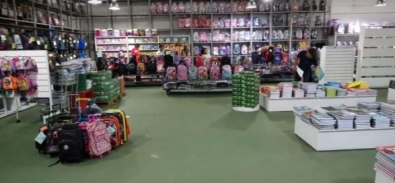 Consumidor deve pesquisar preço antes de comprar material escolar