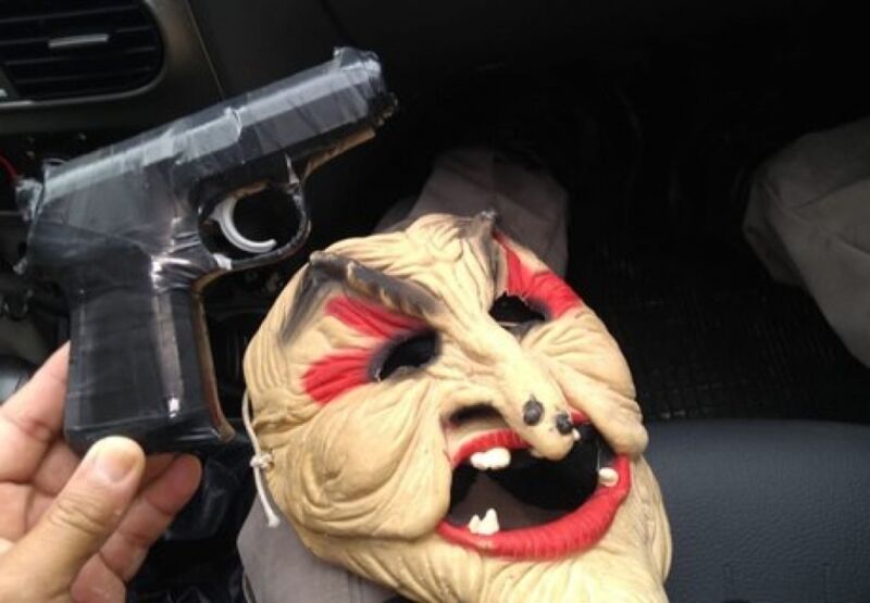 ORGULHO DO MADEIRA: Polícia prende bandidos com motos roubadas, pistola e máscaras