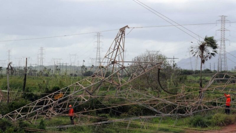 Criminosos derrubam torre de transmissão de energia no Ceará