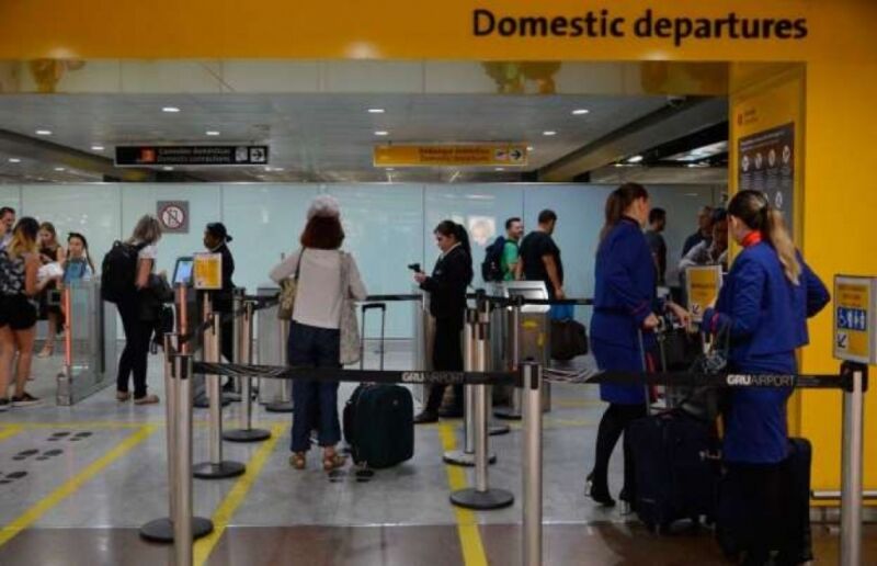 Homem faz funcionária da Anac de refém no Aeroporto de Guarulhos