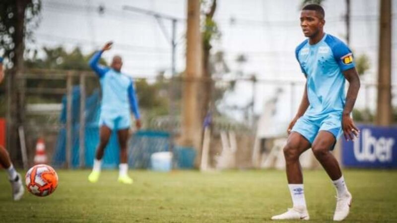 Zagueiro Cacá, do Cruzeiro, é detido com maconha em Belo Horizonte, diz jornal