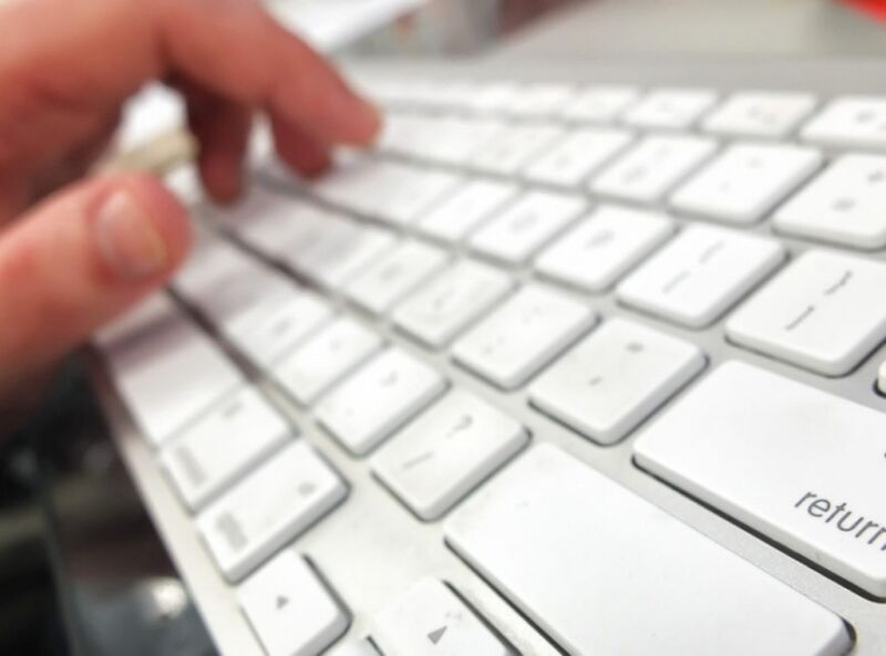 Vazamento de dados expõe 800 milhões de e-mails