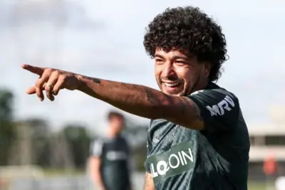 Corinthians segue interessado em Luan e negocia troca de Romero com o Atlético-MG