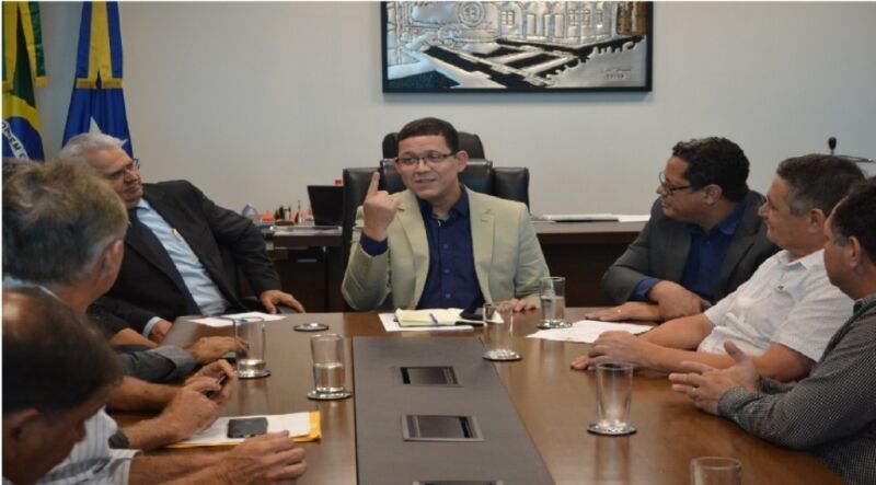 Desenvolvimento dos municípios pautou a primeira reunião da AROM com Governo