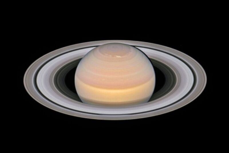 Anéis de Saturno teriam menos de 100 milhões de anos