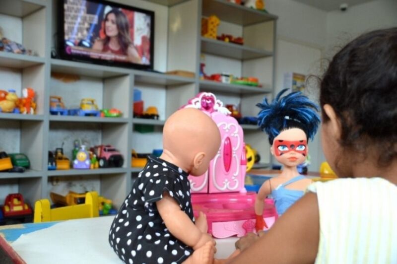 De forma lúdica, brinquedoteca do Cosme e Damião ajuda na recuperação de pacientes e facilita tratamento