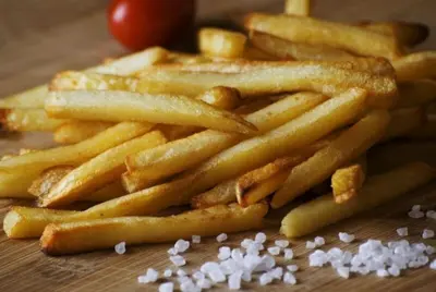 Comer frituras aumenta risco de morte em até 13%