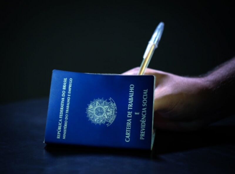 Após 3 anos em queda, país cria 529 mil vagas de emprego formal em 2018