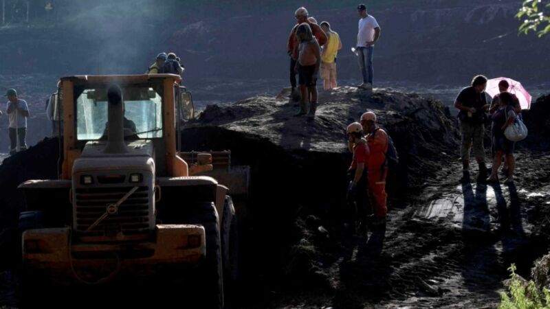 Bombeiros acreditam ter alcançado o refeitório da Vale durante buscas